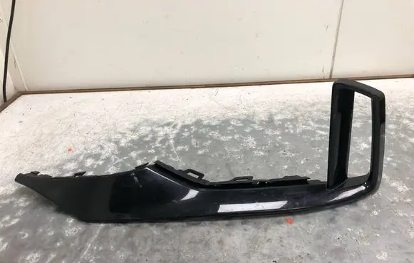 Front bumper splitter molding