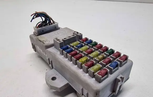 KIA Sorento Fuse module 911703E920