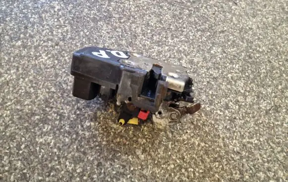 Chrysler 300 - 300C Front door lock