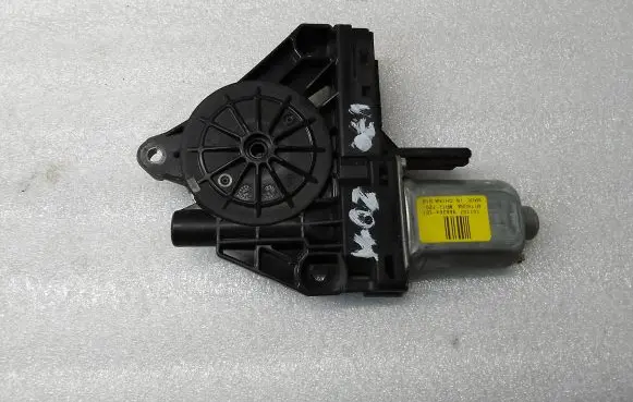 Volvo V70 Front wiper linkage and motor M1TSUBA 101107 966264101