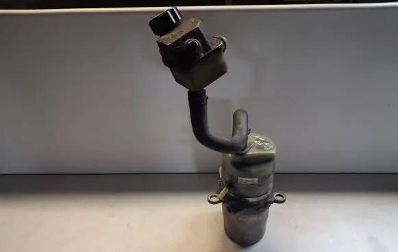 Volvo V50 Power steering pump 4N513K514DJ 30714074