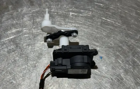 Citroen C4 III e-C4 Air flap motor/actuator 16000458