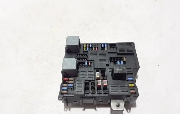 Volvo S60 Fuse module 32322427