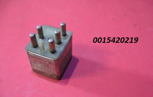 Mercedes-Benz 100 W631 Hazard warning light relay 0015420219