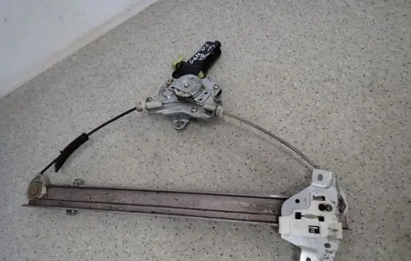 Hyundai Getz Front door window regulator with motor