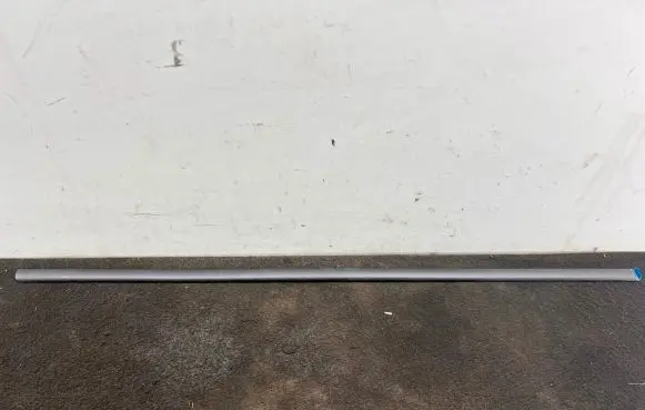 Volkswagen Caddy Front door trim (molding) 6U0853515D