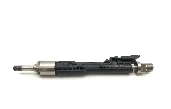 BMW 5 G30 G31 Fuel injector 1802050806 0261500356