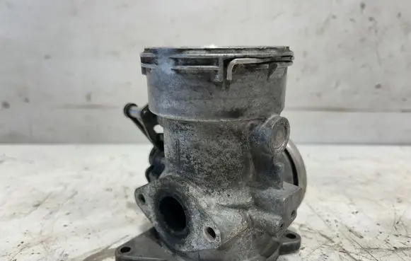 Volkswagen Touareg I EGR valve 070128073