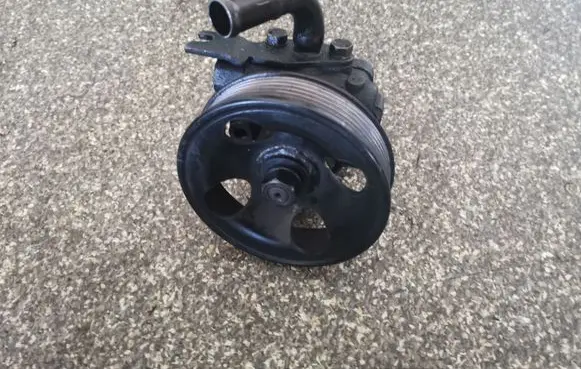 KIA Magentis Power steering pump