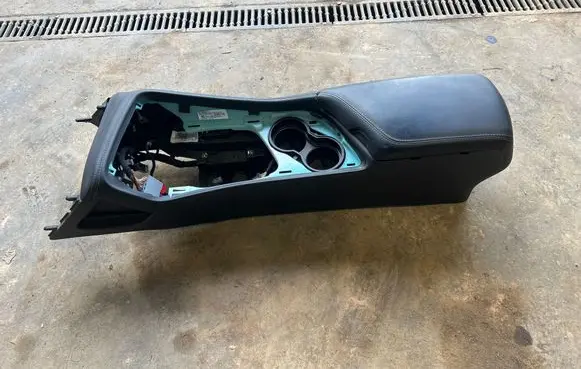 Dodge Challenger Center console 6EF231XGAE MH680645 21348183720
