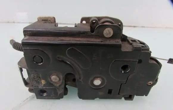 Volkswagen PASSAT B5 Front door lock