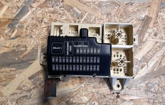 Jaguar S-Type Fuse module