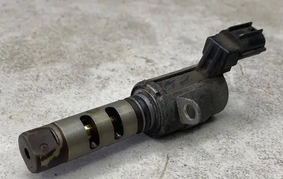 Toyota Prius (XW20) Camshaft vanos timing valve 210110340