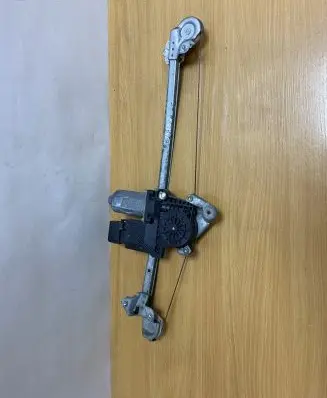 Mercedes-Benz E W210 Front door electric window regulator 0130821699 C4545