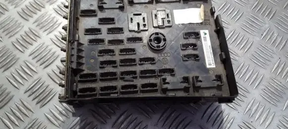 Volkswagen PASSAT B6 Fuse box set 3c0937125 6359-2777