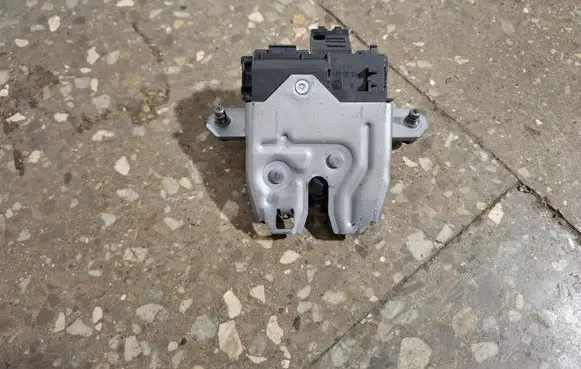 Volvo V60 Tailgate/trunk/boot lock/catch/latch 31440240