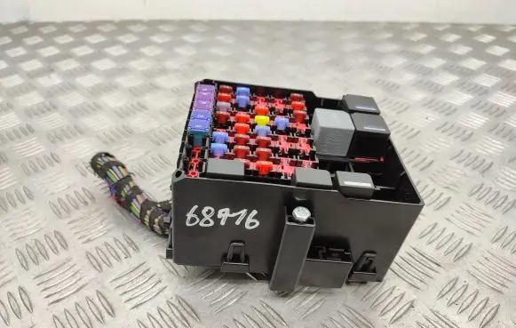 Ford B-MAX Fuse module AV1T14A005AVD
