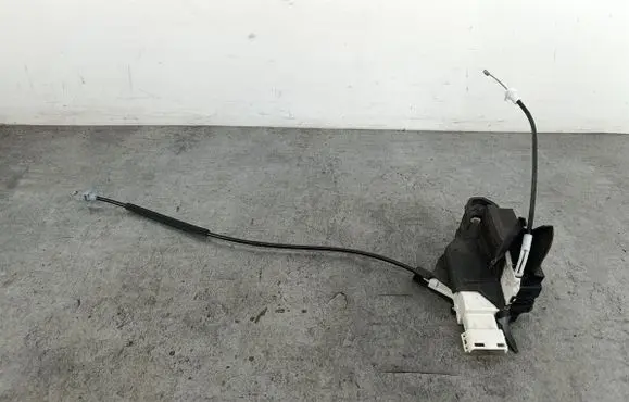 Peugeot 407 Front door lock 9683417880