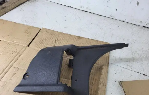 Foot area side trim