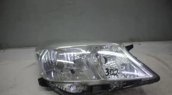 Toyota Yaris Headlight/headlamp