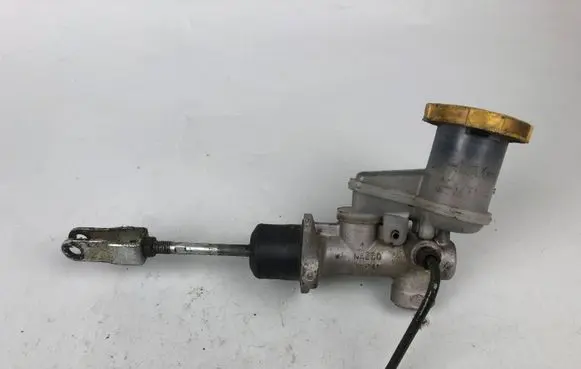 Subaru Forester SF Clutch master cylinder