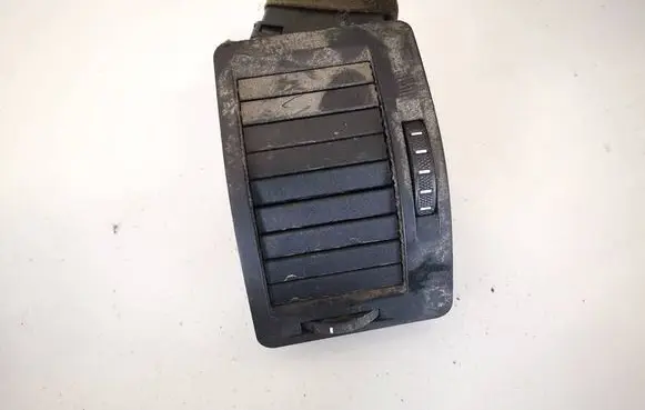 Skoda Octavia Mk2 (1Z) Dash center air vent grill 1z0819701a