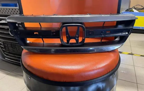 Honda FR-V Front bumper upper radiator grill 71121SJD900