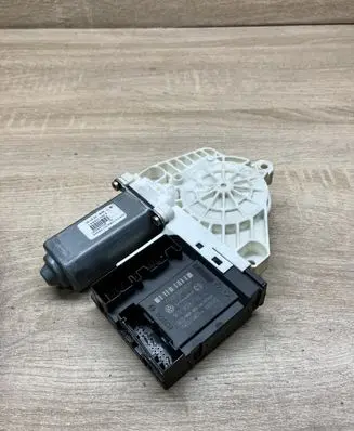 Volkswagen Golf V Front door window regulator motor 1K0959792C 1K0959702E