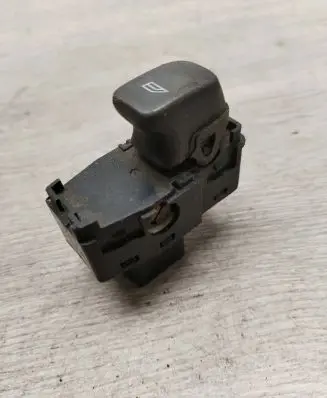 Volvo V70 Electric window control switch 9472275