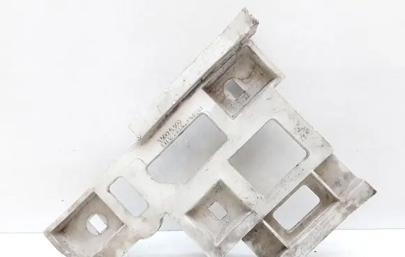 Volvo S70 V70 V70 XC Front bumper mounting bracket 9151503