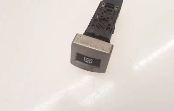 KIA Carnival Windscreen/window heater switch