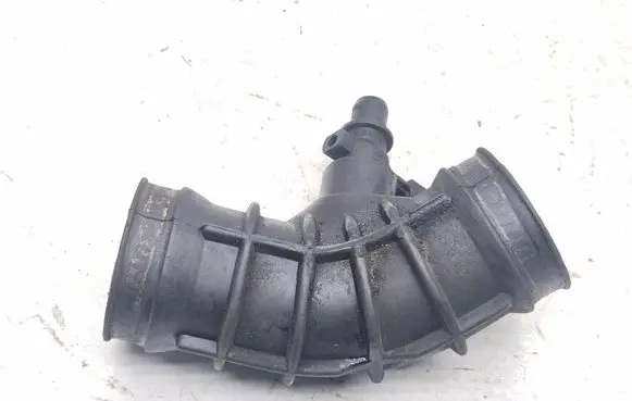 Volvo V70 Turbo air intake inlet pipe/hose 30636854 CDHSA
