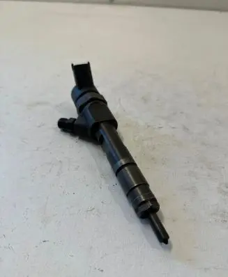 Nissan Primera Fuel injector 0445110110b