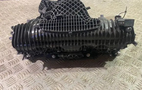Volvo XC60 Intake manifold 32257847