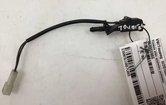 Volkswagen Touareg II Windshield washer spray nozzle 6E0955986