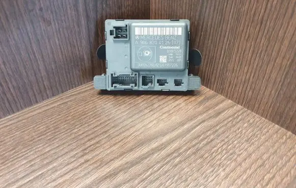 Mercedes-Benz Sprinter W906 Door control unit/module A9068204126 9068204126