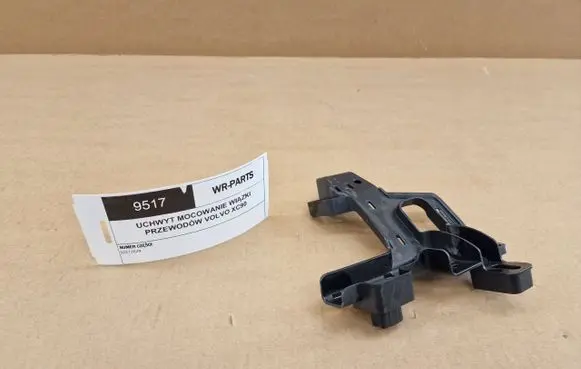 Volvo XC90 Tail light bulb cover holder 331532212629