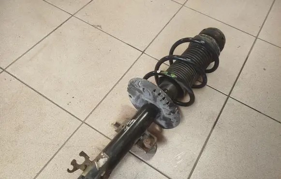 Front shock absorber with coil spring