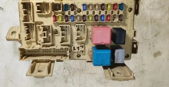 Toyota Avensis T250 Fuse box set 8264105040A