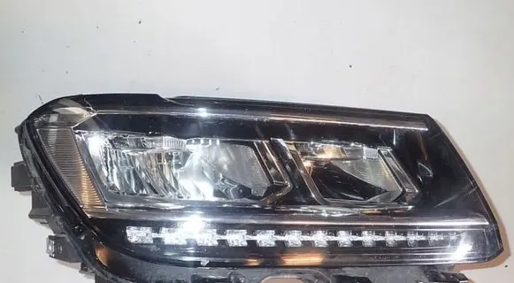 Volkswagen Tiguan Headlight/headlamp 5NB941036
