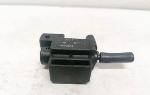 Volvo V50 Turbo solenoid valve 8699233