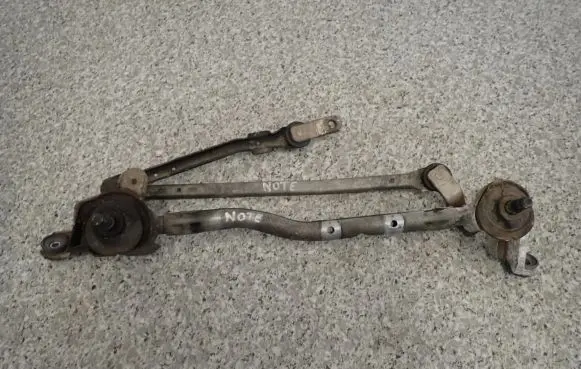Front wiper linkage