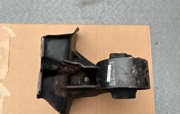 Jeep Cherokee XJ Engine mount bracket 52059200AC