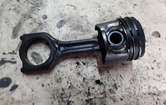 Citroen C3 Picasso Piston with connecting rod 619