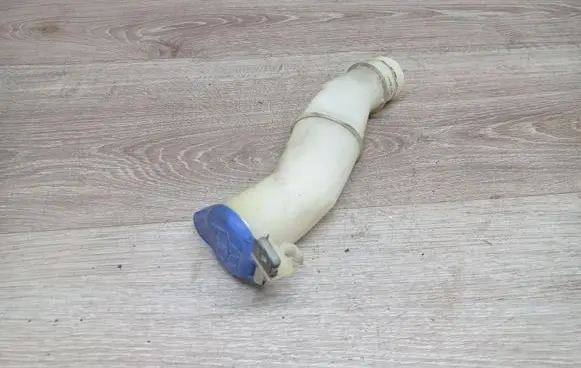 Volvo V70 Window washer liquid tank fill tube 9178568 8620951