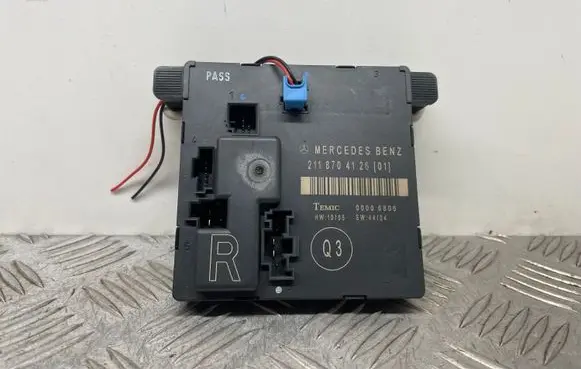 Mercedes-Benz E W211 Door control unit/module 2118704126