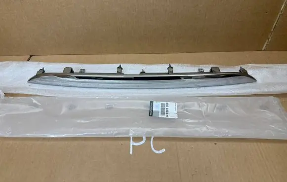 Renault Talisman Trunk door license plate light bar 848108126R