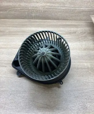 Volkswagen PASSAT B5 Heater fan/blower 8D1820021 740221233F