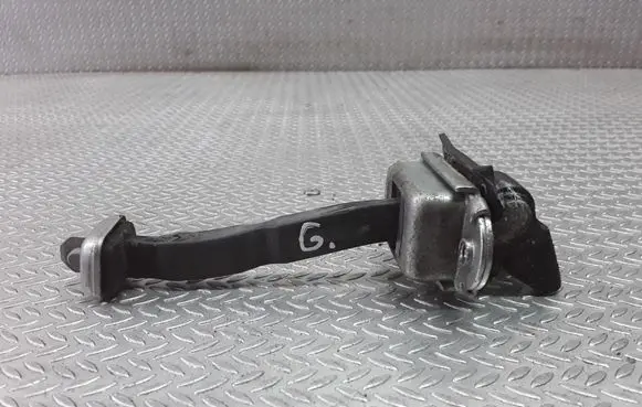 Skoda Octavia Mk2 (1Z) Rear door check strap stopper