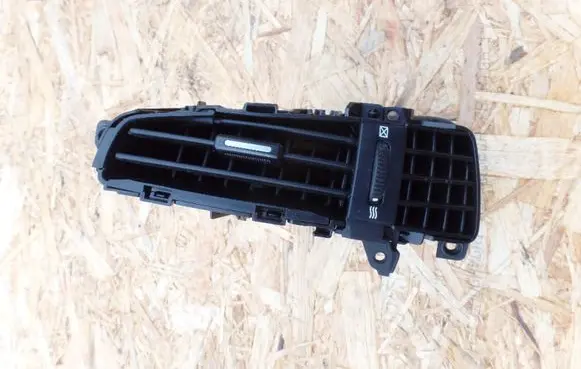 KIA Ceed Dash center air vent grill 808870 808883